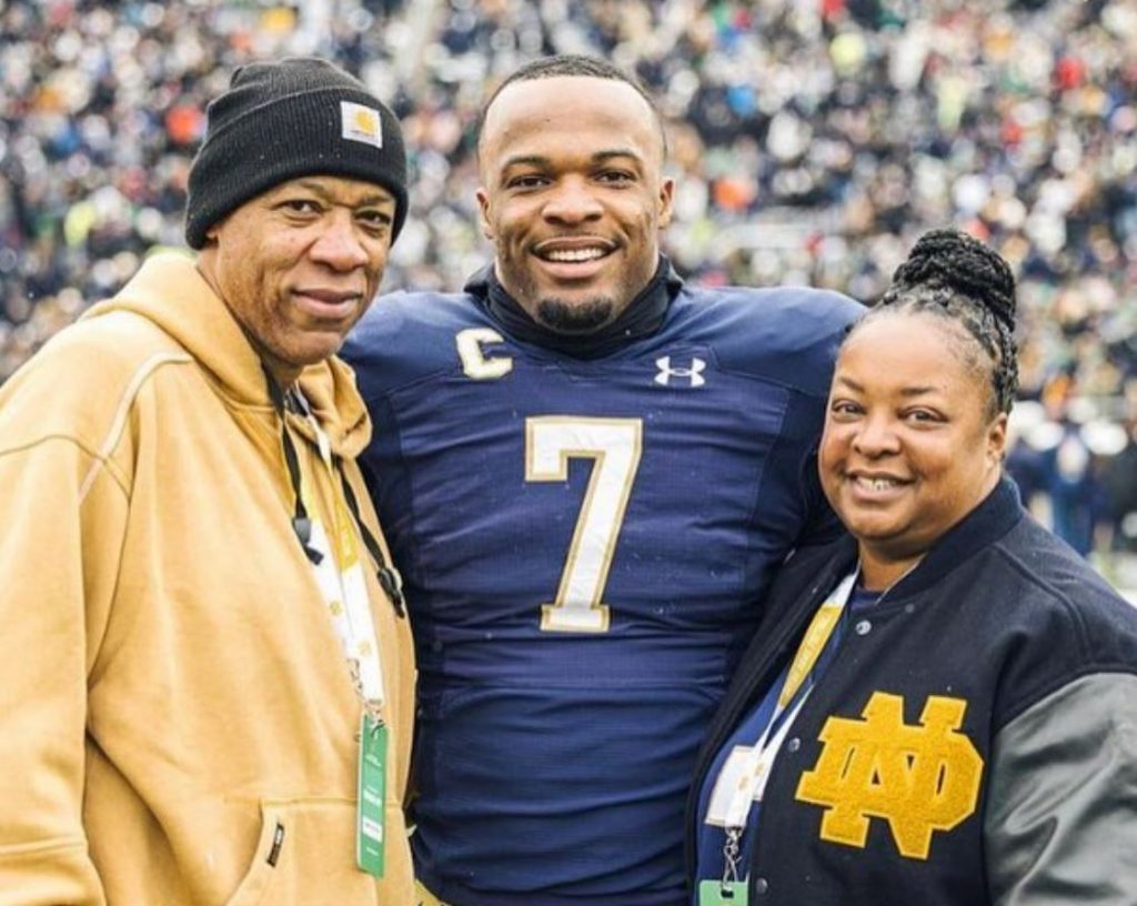 Isaiah Foskey with his parents