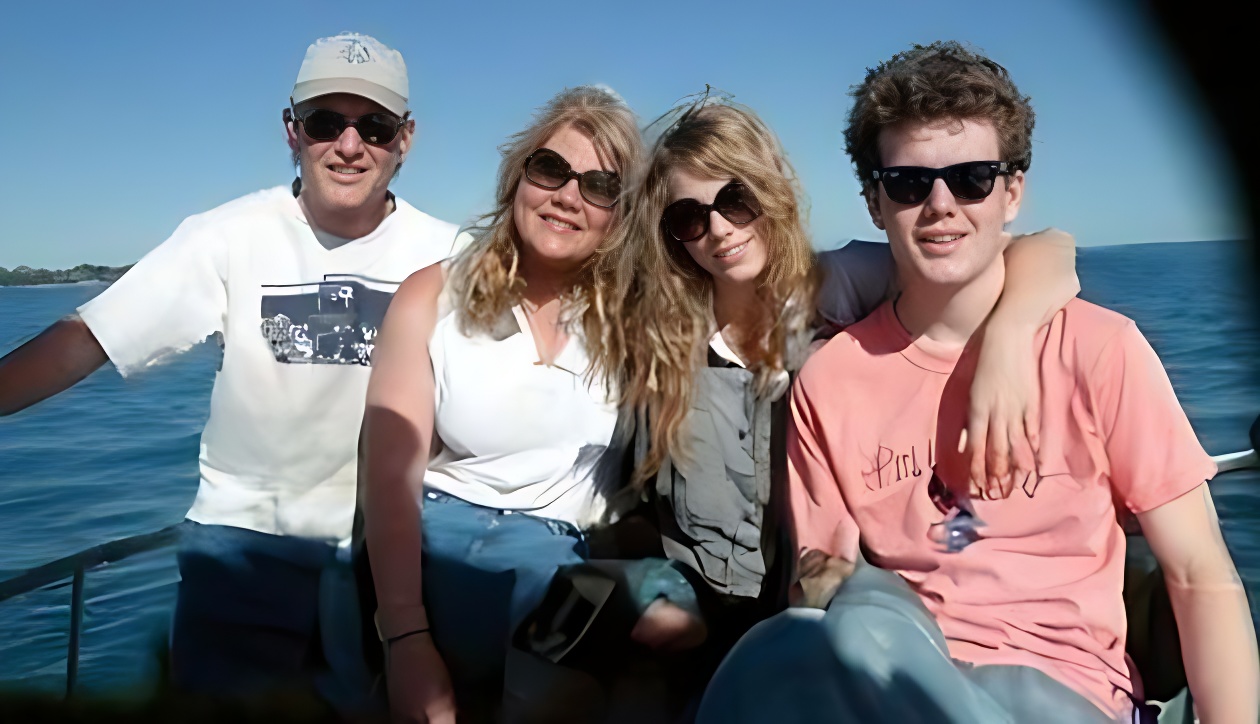 Taylor Swift with her family
