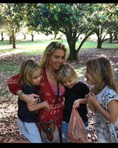 Elsa Pataky with her childrens
