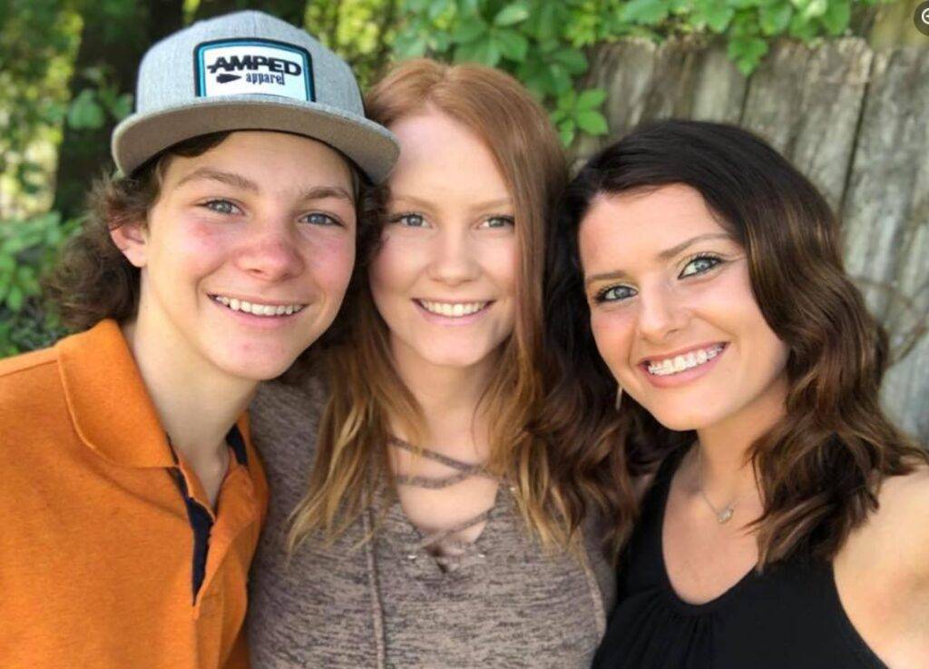 Montana Jordan with sisters