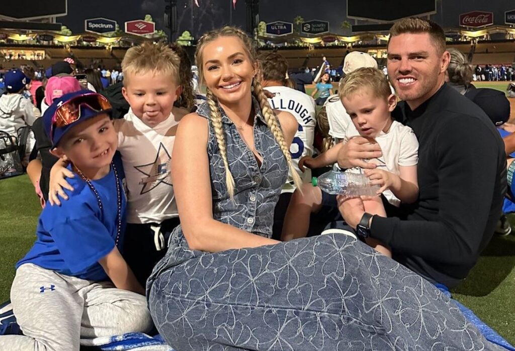 Freddie Freeman with wife and kids