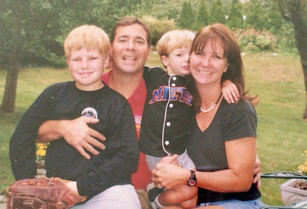 Pete Alonso with parents and brother Alex