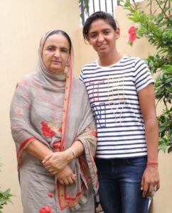 Harmanpreet Kaur with mother Satwinder Kaur