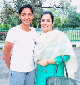 Harmanpreet Kaur with sister Hemjeet Kaur image