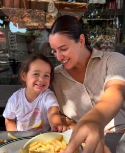 Leah Itsines with daughter