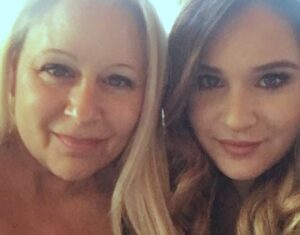 Kelli King with her mother Jamie King
