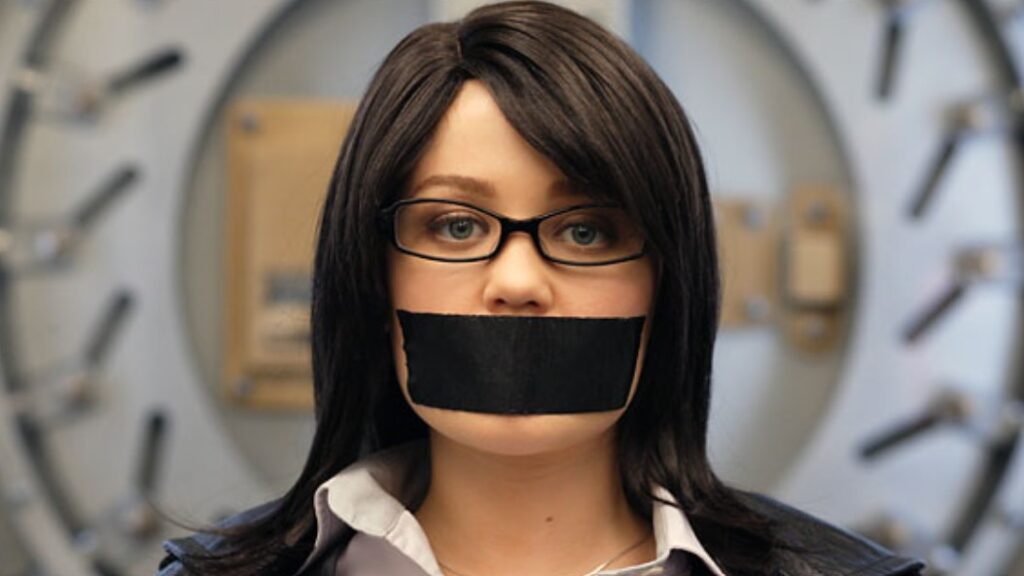 Erika Christensen in How to Rob a Bank