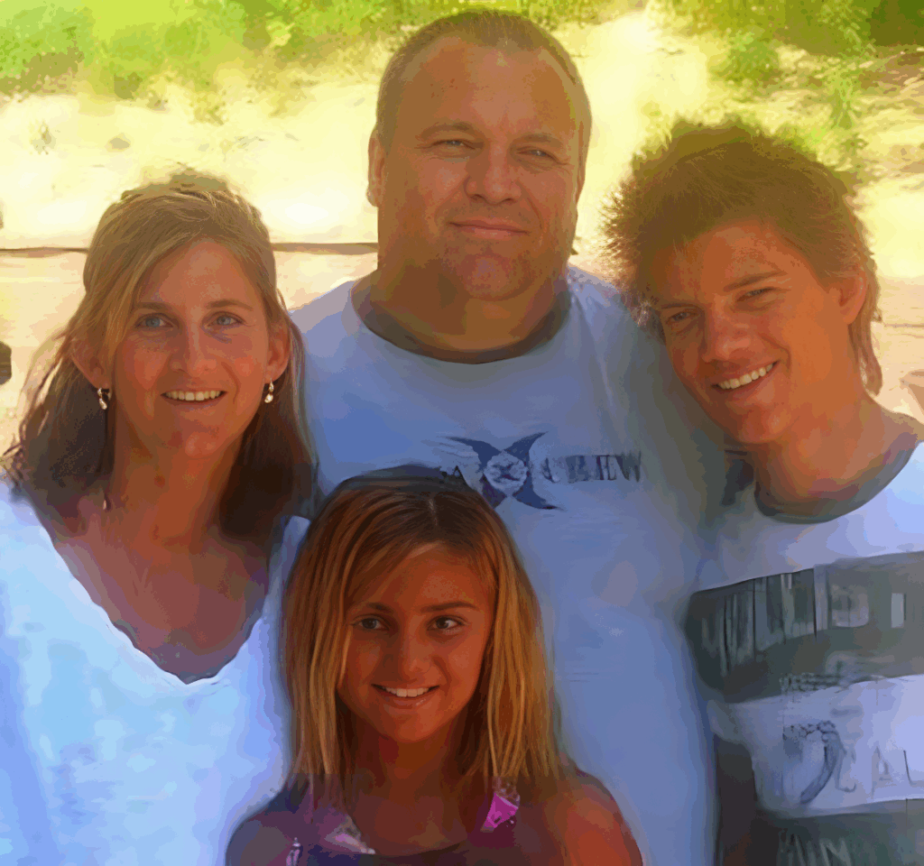Taylor Lautner with his parents & sister in childhood