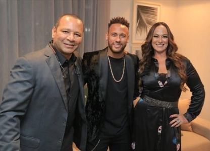 Neymar Jr with his parents Nadine Gonçalves, Neymar Santos Sr
