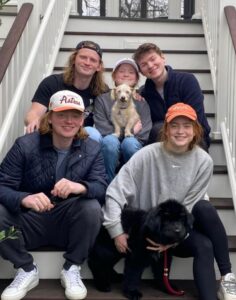 Sadie Sink with siblings