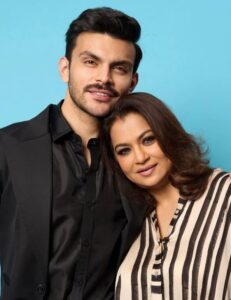 Veer Pahariya with mom Smruti Shinde