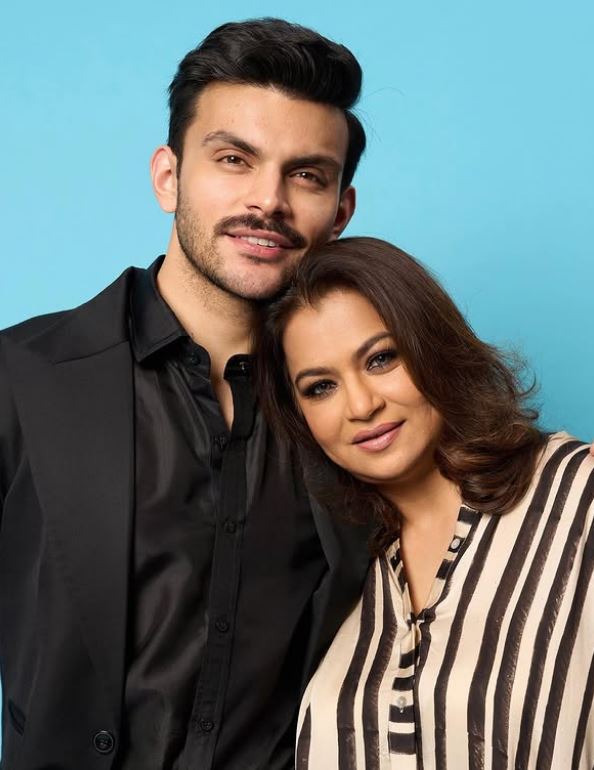 Veer Pahariya with mom Smruti Shinde