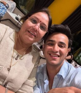 Abhishek Sharma with mother Manju Sharma