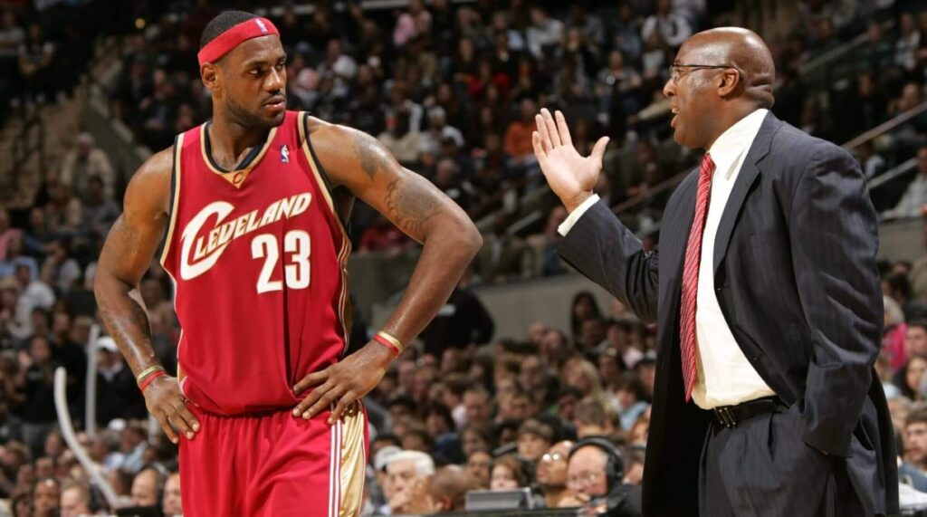 Mike Brown coaching LeBron James with Cleveland Cavaliers